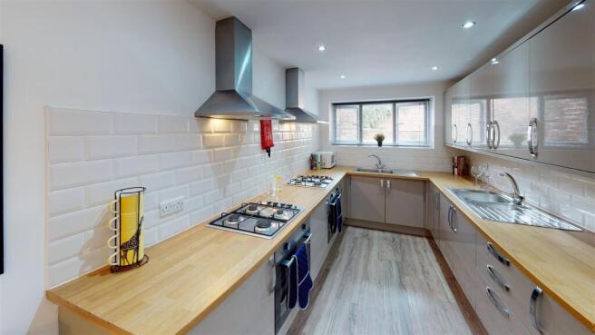 8-Montgomerie-Rd-Portsmouth-Kitchen (1).jpg