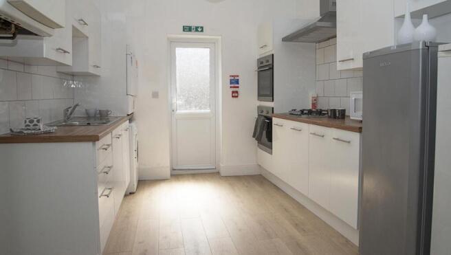 pains-road-1-6-bed-house  (16).jpg