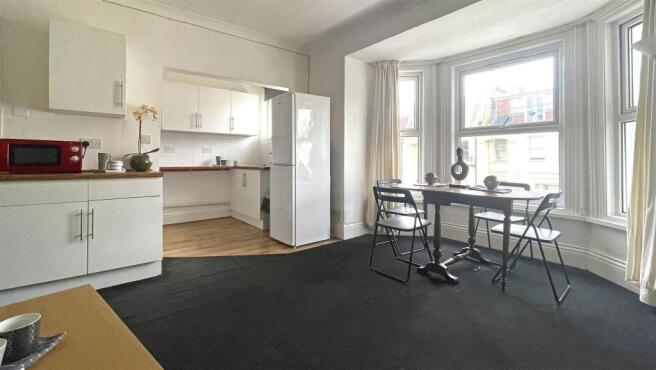 student-4-bed-flat-nightingale-rd-portsmouth (8).J