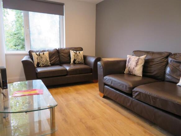 13 Milverton Lounge.JPG