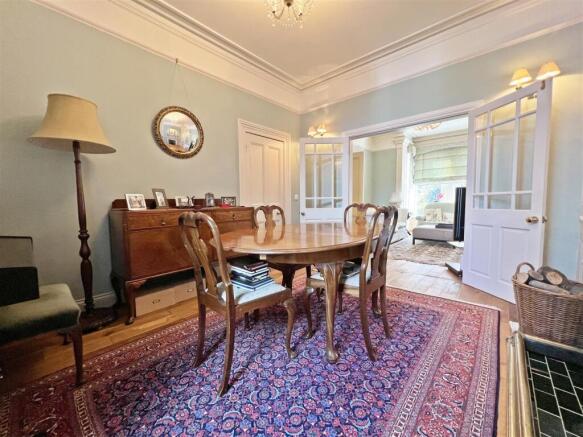 DDP05426 dining room b.JPG