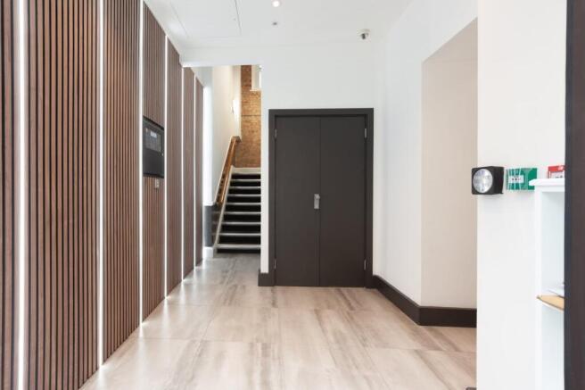 4750 Margaret Street  Entrance Hall 01.jpg