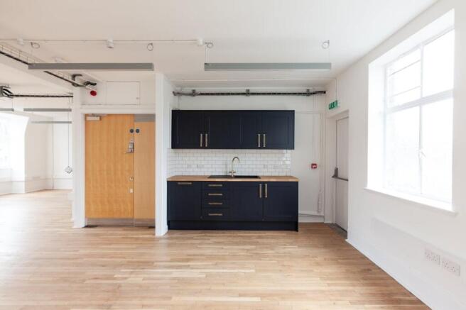1516 Margaret St  5th Floor 09.jpg