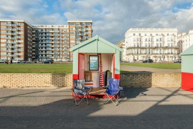 Beach Hut 18c_4.jpg