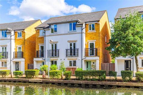 Grand Union Way, Kings Langley, Hertfordshire, WD4