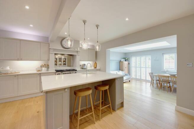 Open-plan kitchen/dining area