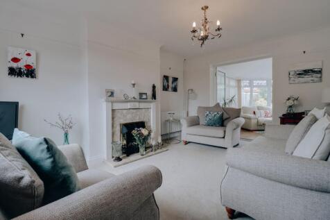 Reddings Avenue, Bushey, WD23