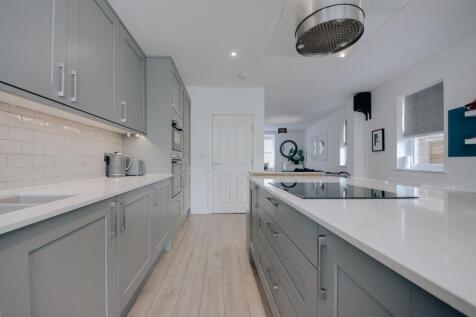 Aldenham Road, Bushey, WD23