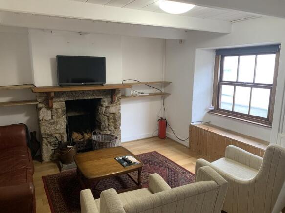 LOUNGE B