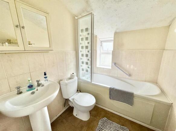 Bathroom.jpg