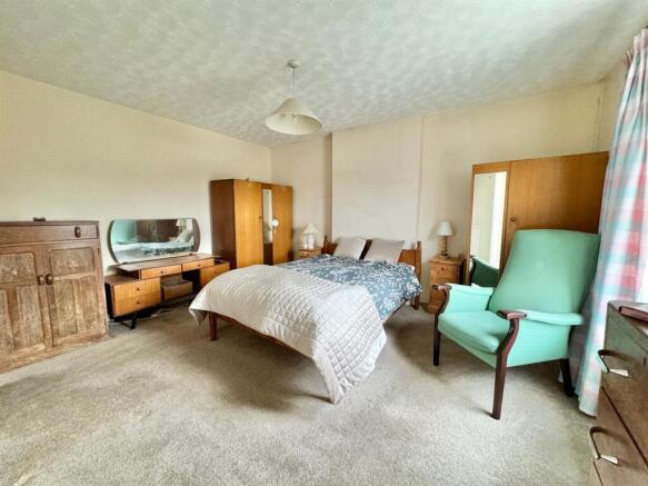 Bed1.jpg