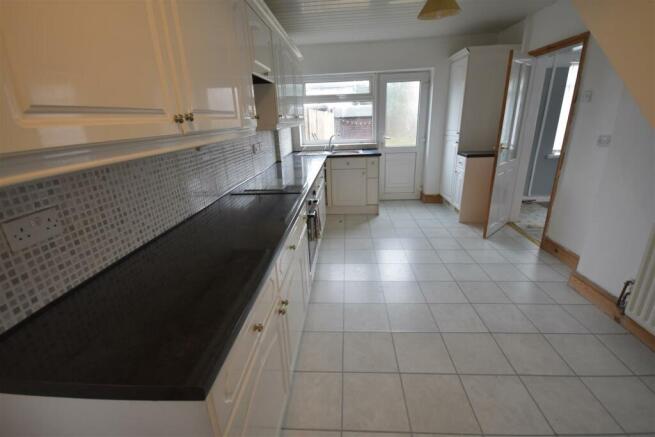 kitchen 2 .JPG