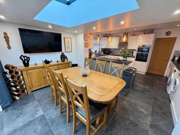 WhatsApp Image 2025-11-19 at 19.17.20 (25).jpeg