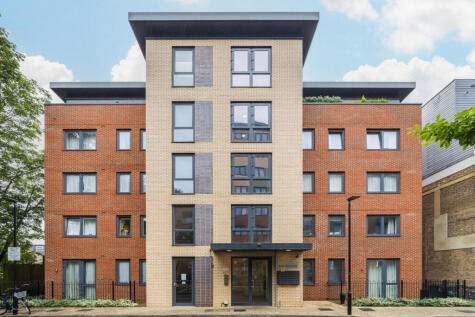 Colonnade Gardens, London, W3