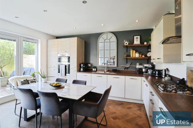 KITCHEN/ DINER
