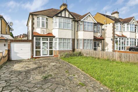 Ridge Avenue, Winchmore Hill, N21