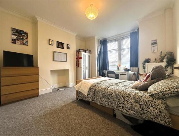 Bedroom 1.jpg