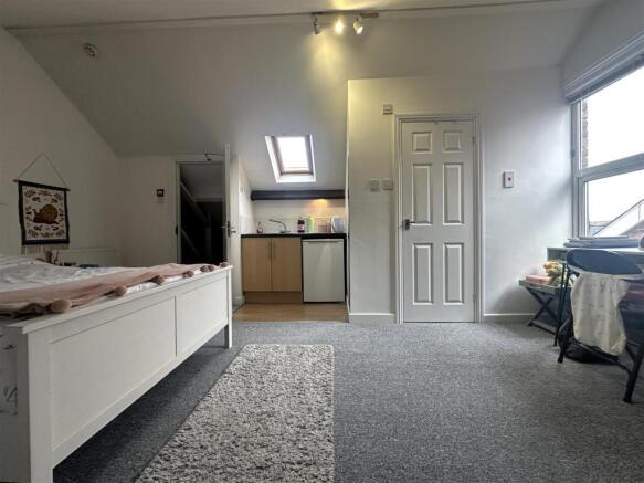 Bedroom 5 II.jpg