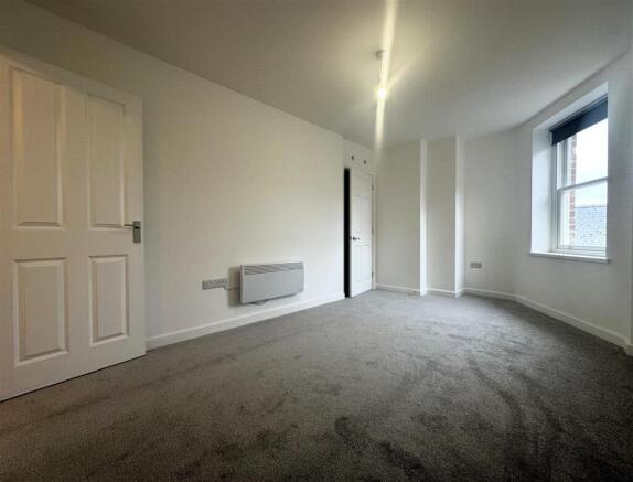 Bedroom 1 III.jpg