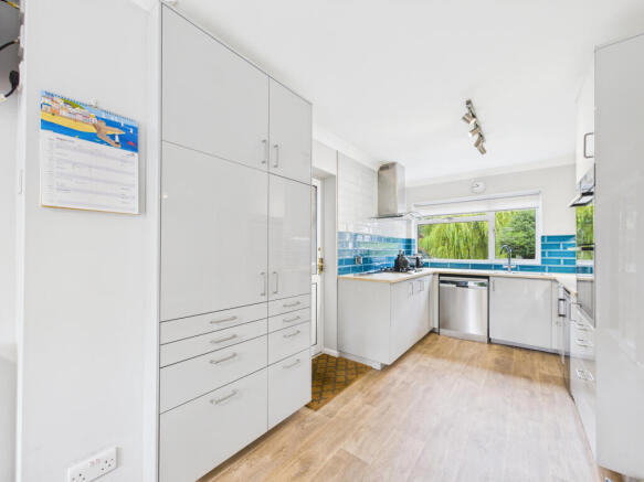 CAM01354G0-PR0587-STILL007