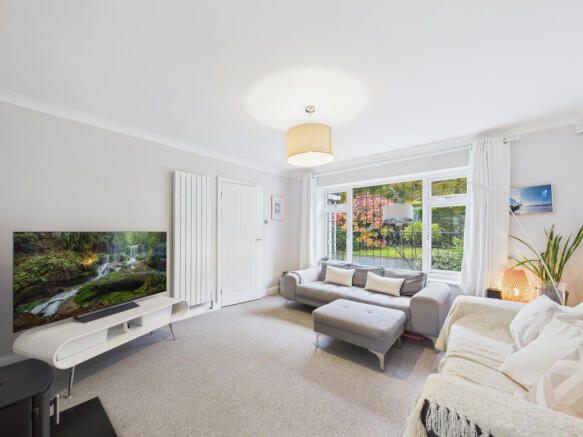 CAM01354G0-PR0611-STILL003