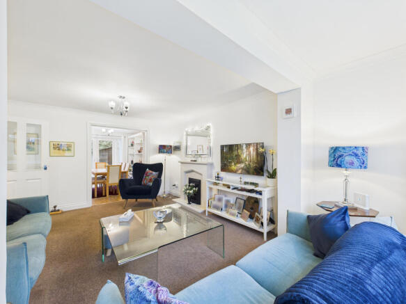 CAM02536G0-PR0040-STILL008