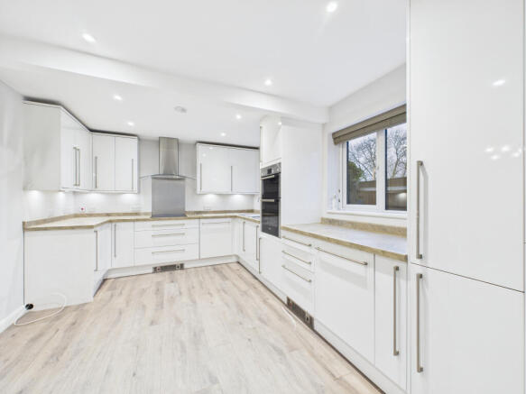 CAM02536G0-PR0035-STILL005