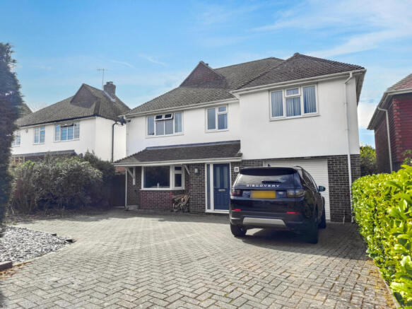 Spacious & Versatile 5-Bedroom Family Home on Gar