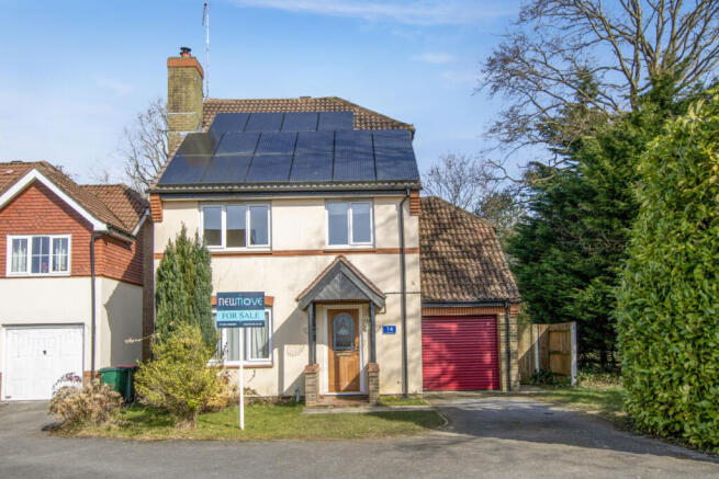 4 Bedroom Detached House - Maidenbower