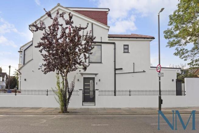 New Build, 3 Bed, 2 Bath end terrace with private