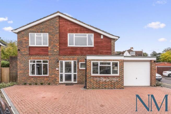 Detached 5 bed, 2 bath House with Garage set on a