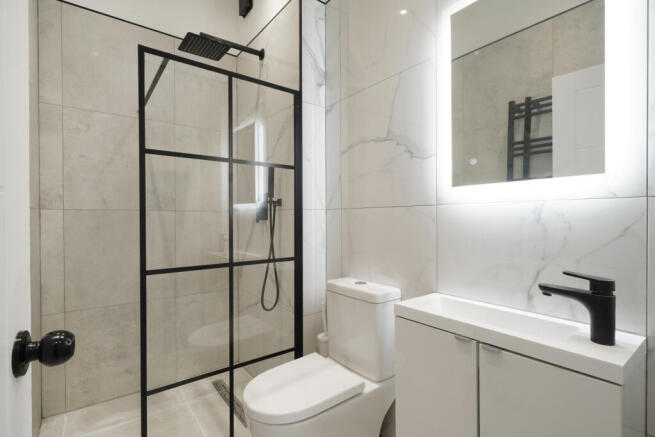 Stylish 2-Bed Loft Apartment Near Mortlake Statio