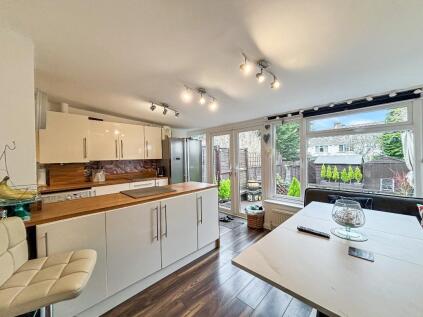 Benhurst Gardens, South Croydon, CR2 8NY