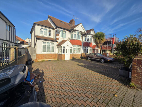 7 bed semi-detached house for sale Great West Roa