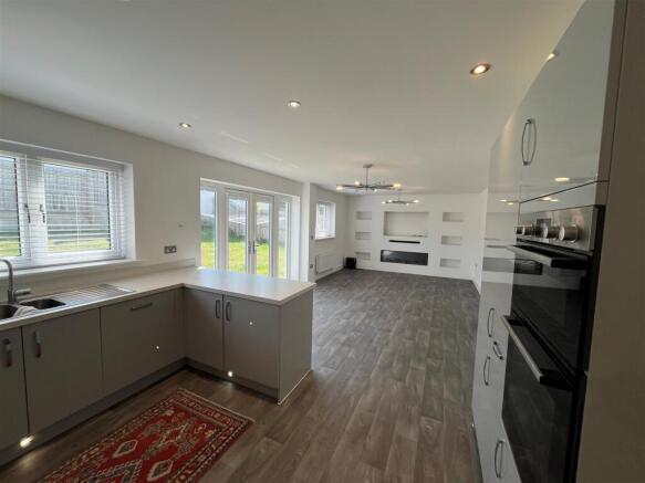 Kitchen 4.jpg