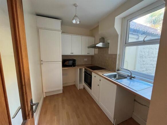 Kitchen 1.jpg