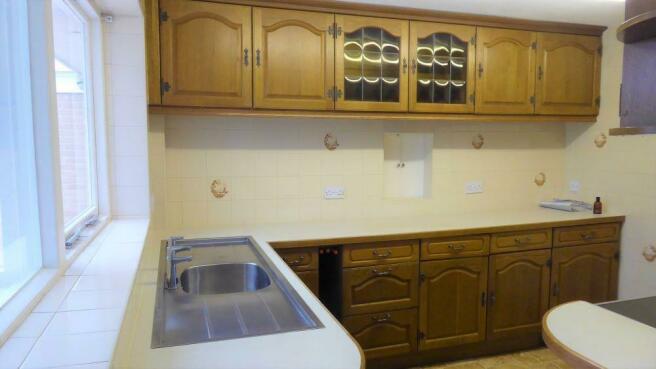 114 THIRSK ROAD - KITCHEN.JPG