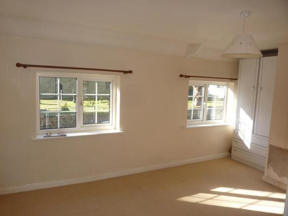 27 Church View, Brompton - Bed 1.JPG