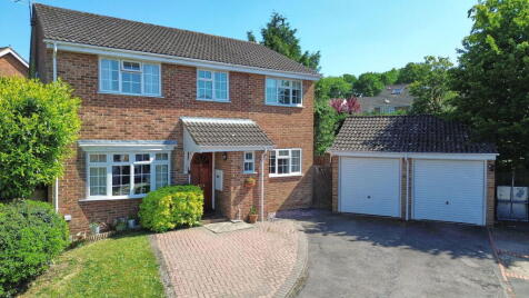 Doyle Gardens, Yateley, GU46 6XY