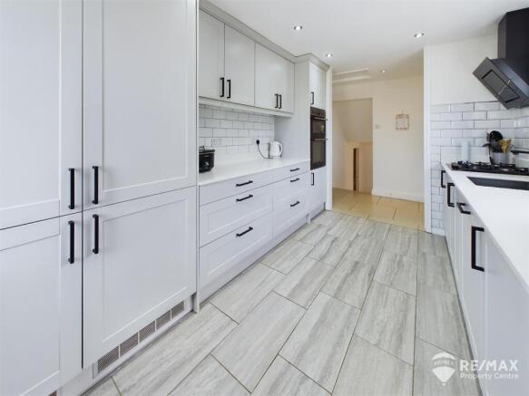 Kitchen (2).jpg
