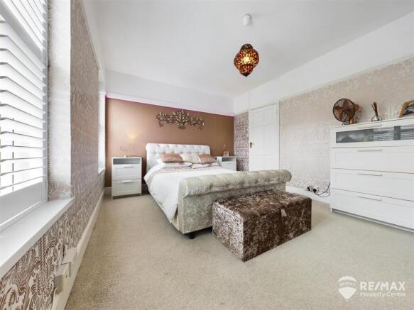 Bedroom 1 (2).jpg