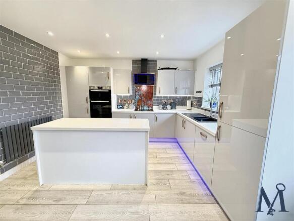 Kitchen Dining Area