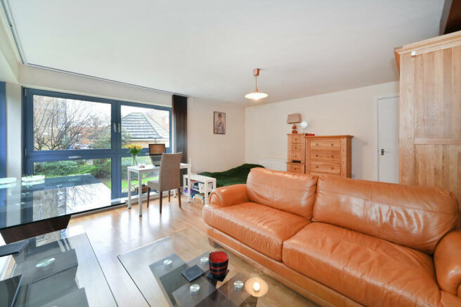 2 bedroom flat for sale in Sherwood Gardens, Canary Wharf, E14