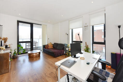 Lighterman Point, Aberfeldy Village, E14