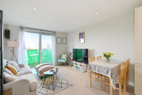 Plough Road, London, SW11