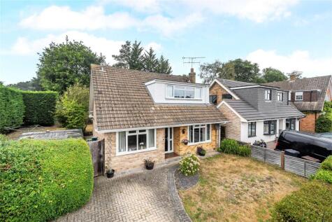 Mount Pleasant Close, Lightwater, Surrey, GU18