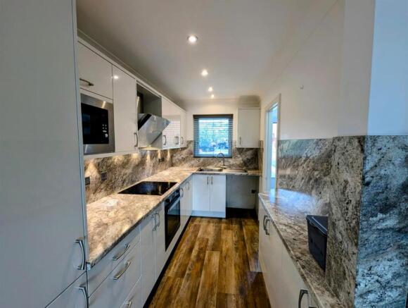 kitchen 2.jpg