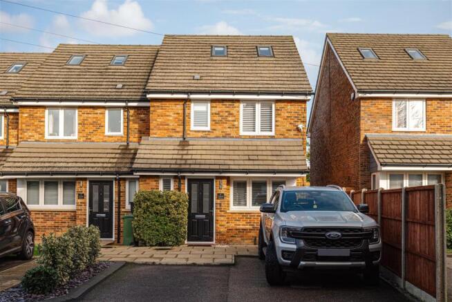 4 Tulyar Mews, Nork Gardens, Banstead (26).jpg