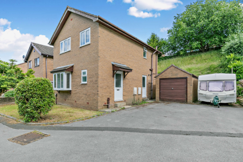 Greenside Crescent, Huddersfield, West Yorkshire, HD5