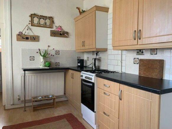 10 Dovedale - kitchen 1.jpg